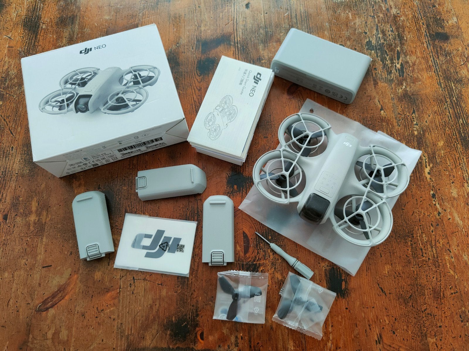 DJI Neo + Charge Hub + 3x Accu, Hobby en Vrije tijd, Modelbouw | Radiografisch | Helikopters en Quadcopters, Elektro, RTF (Ready to Fly)