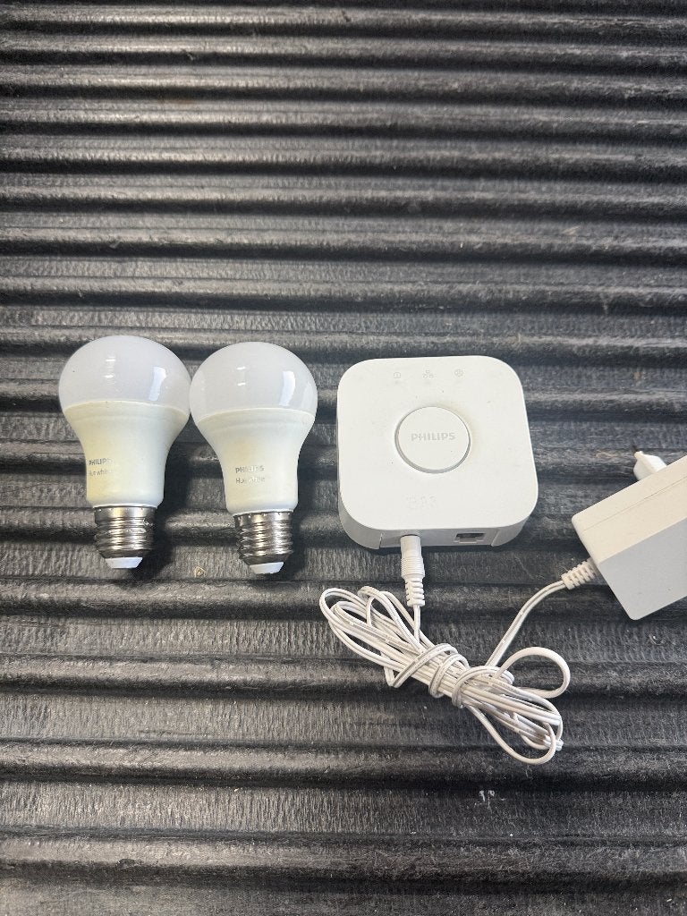 Hue Bridge 2.1 met 2 hue lampen, 30 tot 60 watt, Led-lamp, Zo goed als nieuw, E27 (groot)