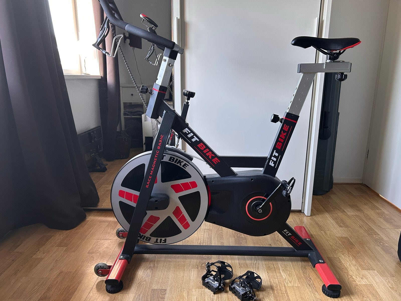 Fit Bike Race Magnetic Basic Spinningfiets met SPD pedalen, Ophalen, Spinningfiets, Zo goed als nieuw, Metaal