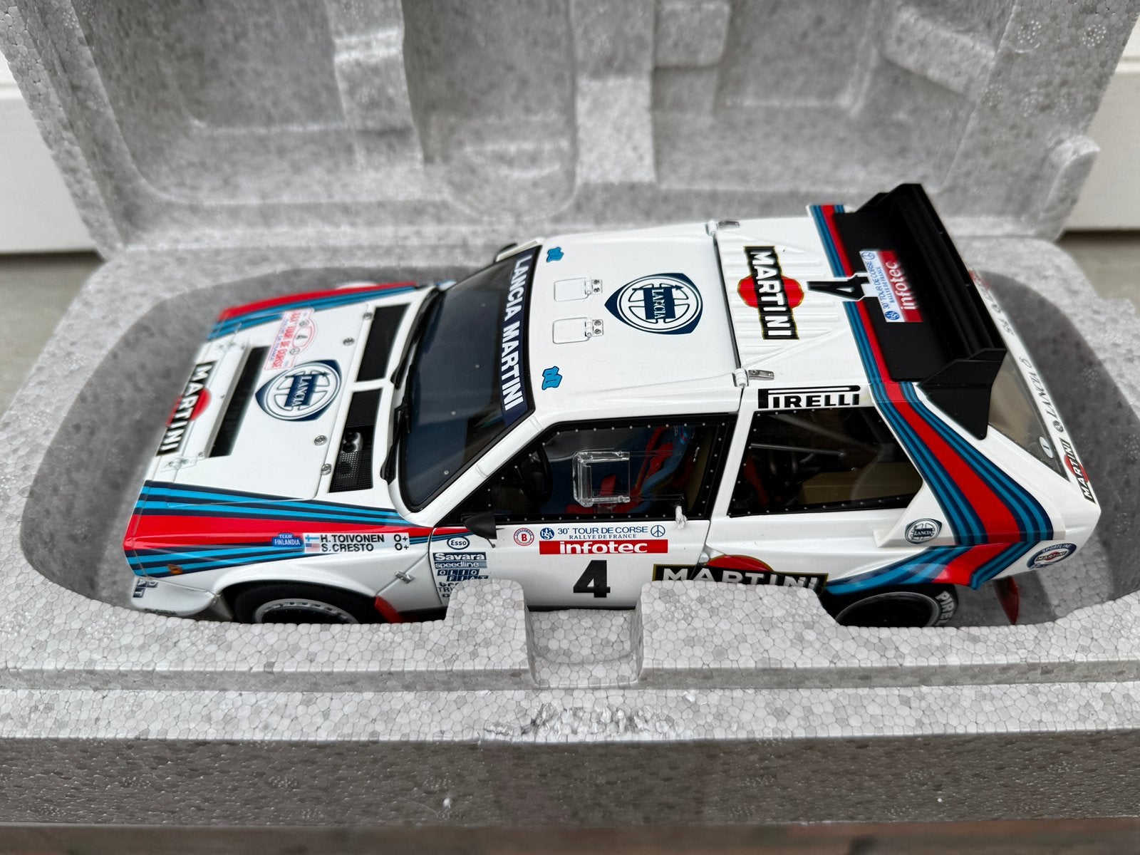 1:18 Lancia Delta S4 #4 Martini Toivonen 1986 Autoart 88620, Auto, Autoart, Nieuw, Ophalen of Verzenden
