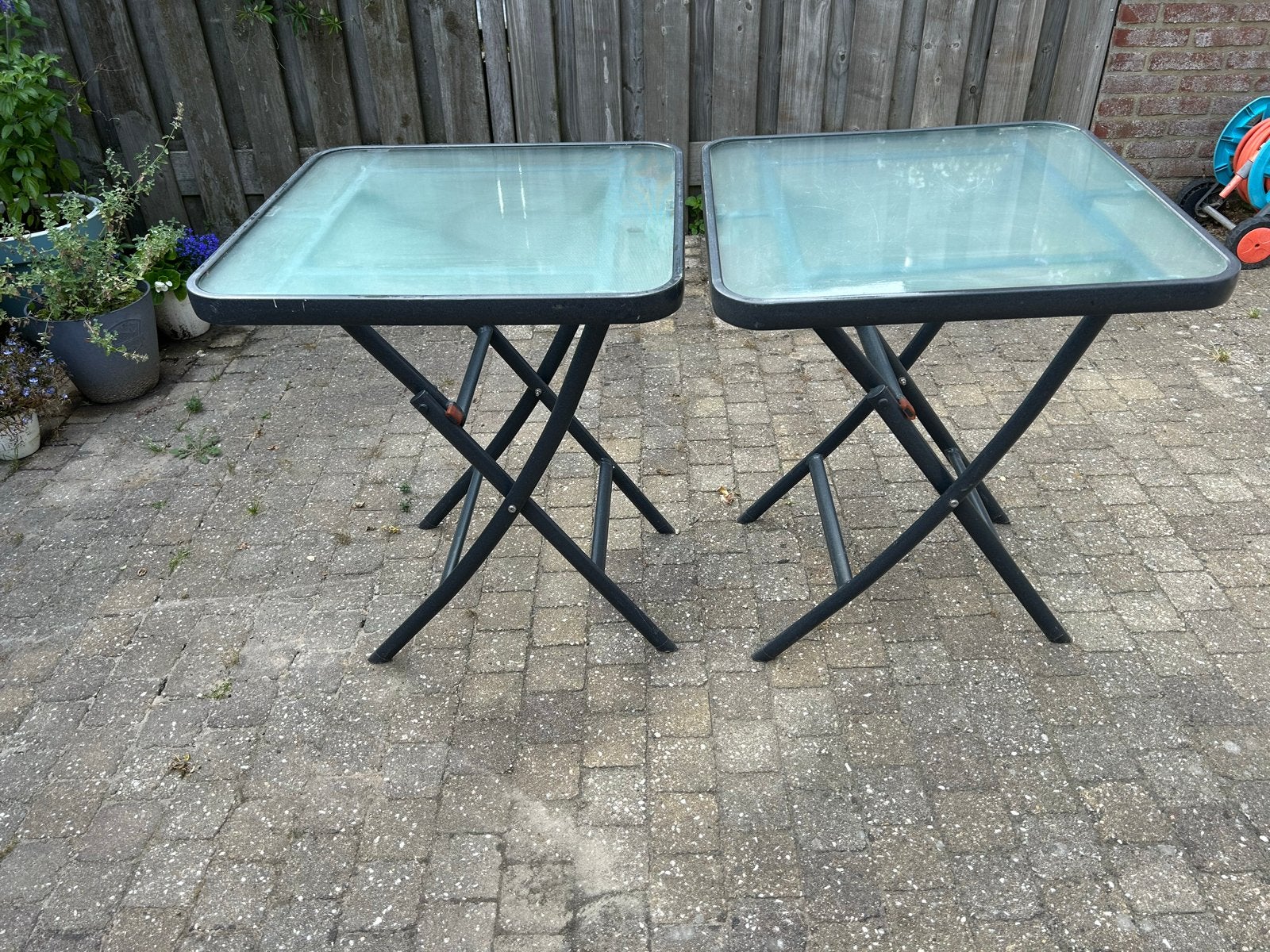 2x Glazen klaptafels - Ideaal voor balkon/tuin, Tuin en Terras, Tuintafels, Gebruikt, Vierkant, Metaal, Ophalen