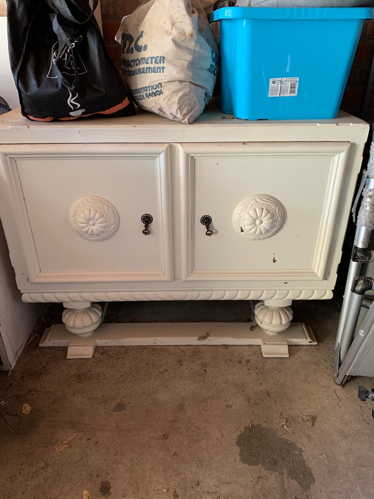 Brocante kast, Ophalen