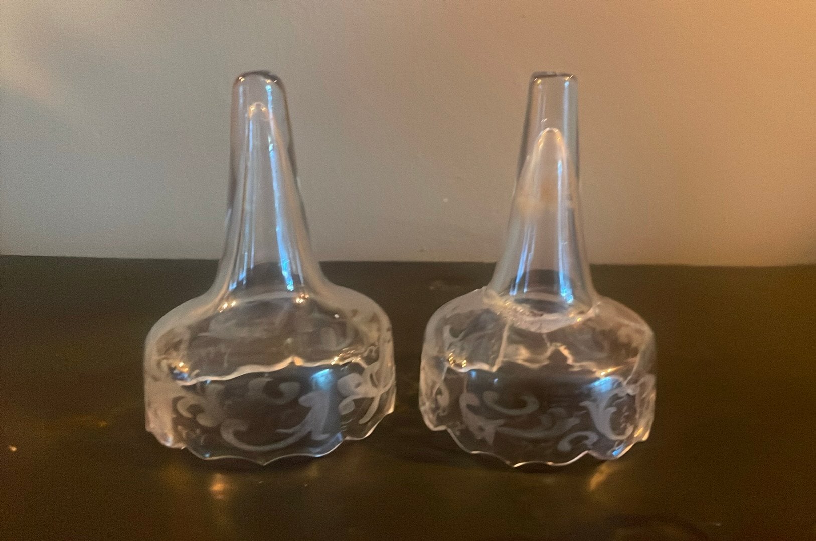 Epergne vaasjes glas - 2 hoorns (1 gaaf, 1 gelijmd) ca. 1900, Ophalen of Verzenden