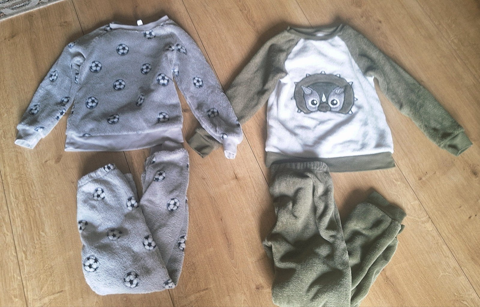 2x warme fleece pyjama maat 122/128, Kinderen en Baby's, Gebruikt, Jongen of Meisje, Ophalen of Verzenden, Nacht- of Onderkleding