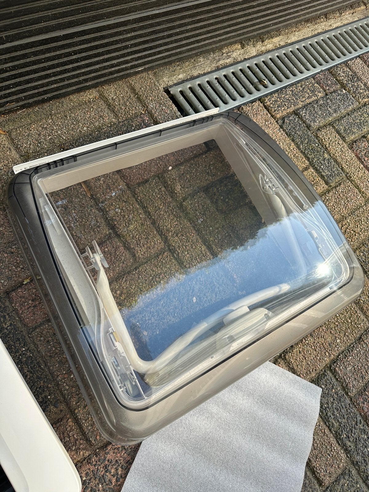 Dometic Heki 40x40 dakraam, Ophalen, Zo goed als nieuw