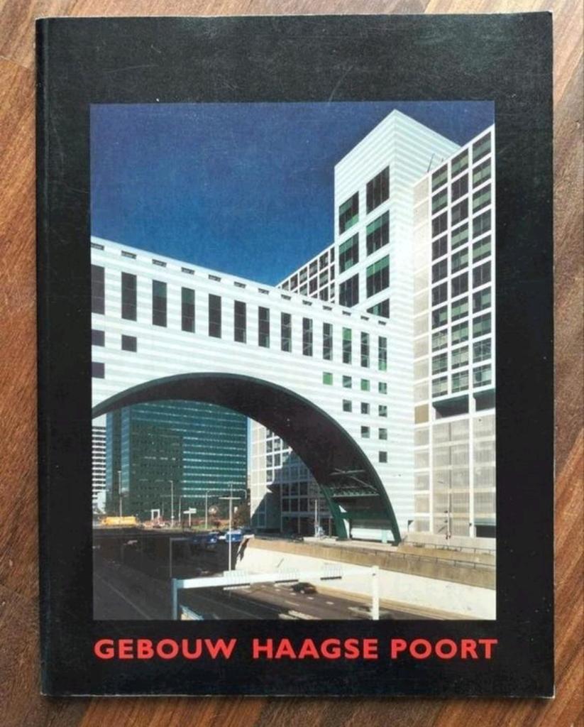 Gebouw Haagse Poort - architect Rob Ligtvoet (Kraaijvanger), Gelezen, Architecten, Ophalen of Verzenden, Redactiebureau De Vries