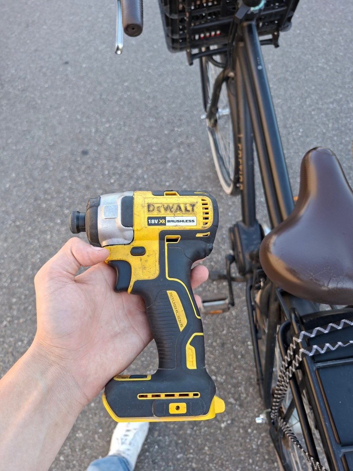 Dewalt schroefmachine dcf887, Ophalen of Verzenden, Gebruikt, Boor- en Schroefmachine