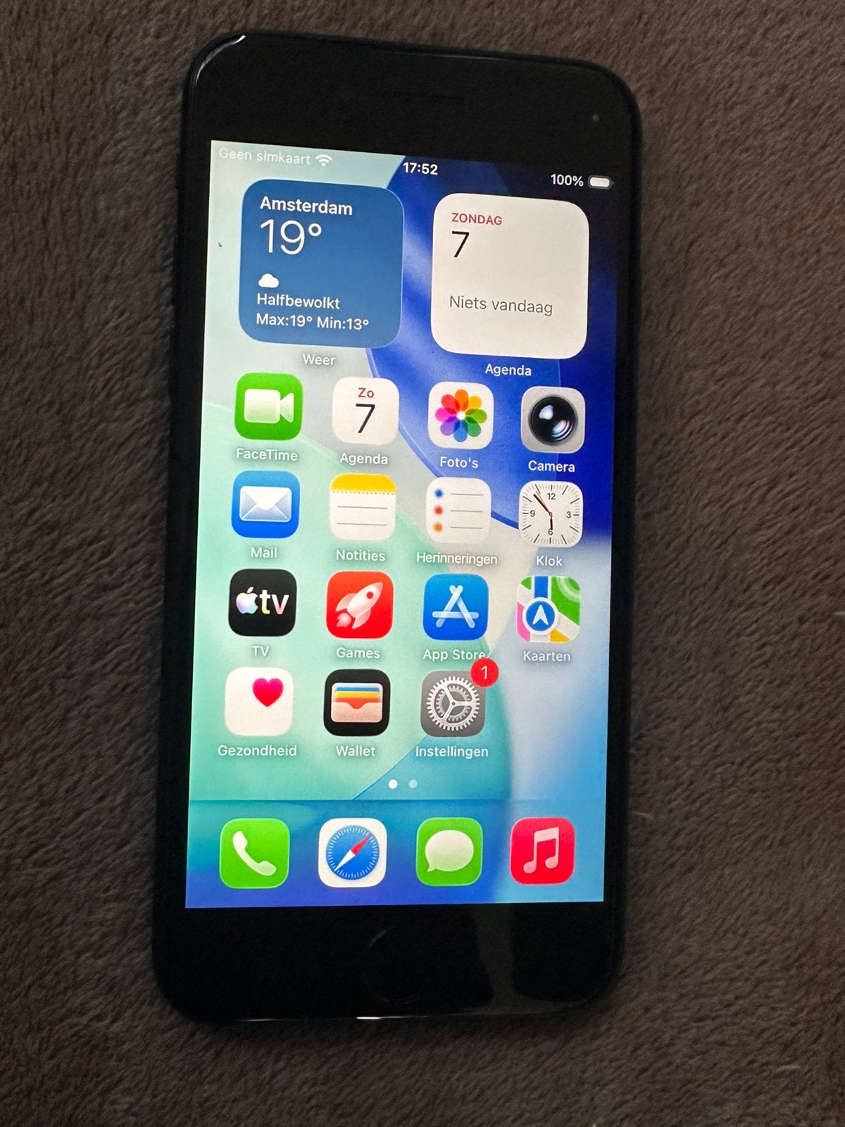 Iphone se 2020, Telecommunicatie, Mobiele telefoons | Apple iPhone, Ophalen, Zo goed als nieuw, Zwart, 64 GB
