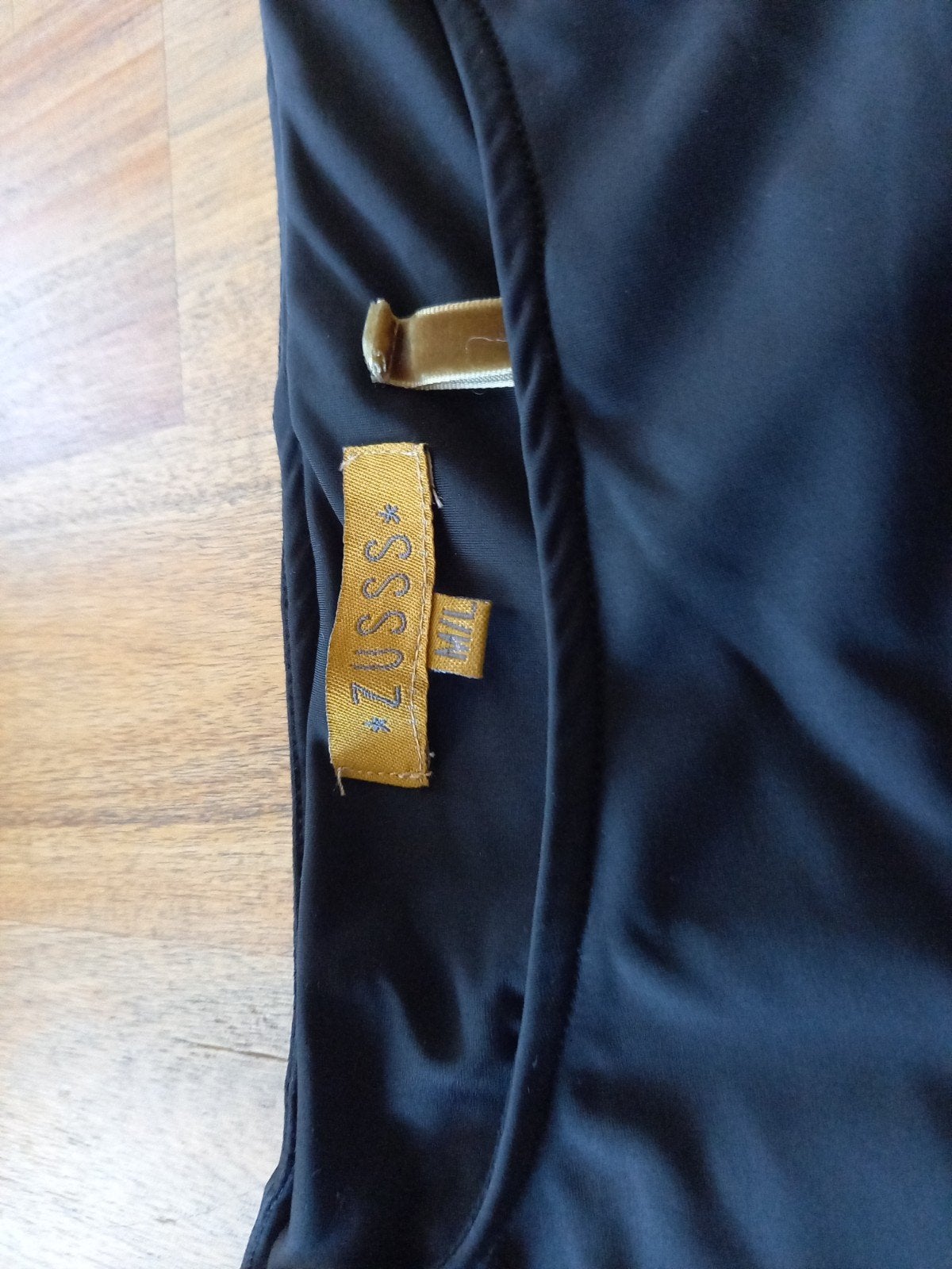Zwarte jurk van ZUSSS, maat M/l, Kleding | Dames, Jurken, Maat 38/40 (M), Zwart, Ophalen of Verzenden, Zo goed als nieuw
