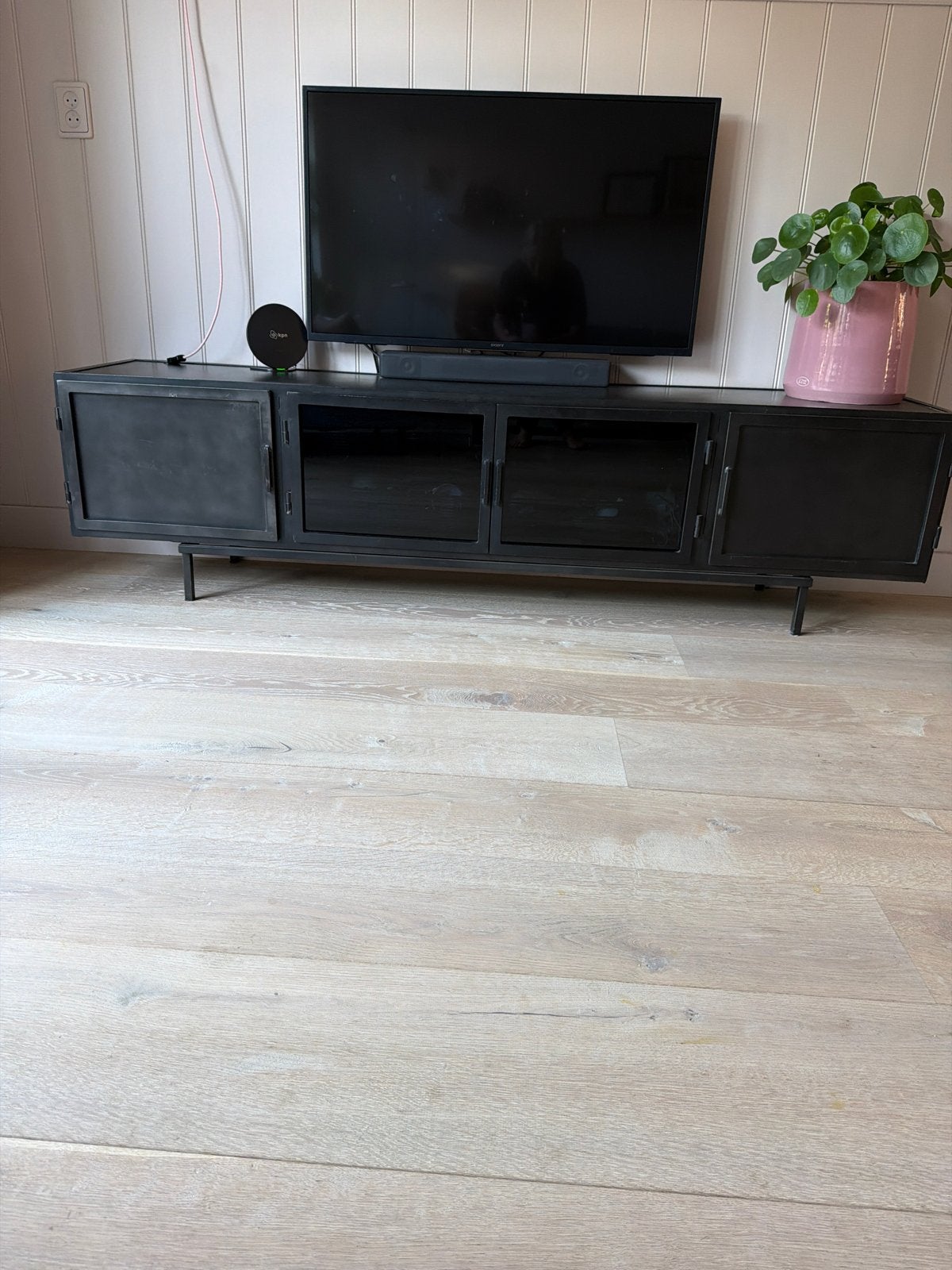 Zwart metalen tv-meubel New Routz, Ophalen, 100 tot 150 cm, Zo goed als nieuw, Minder dan 100 cm