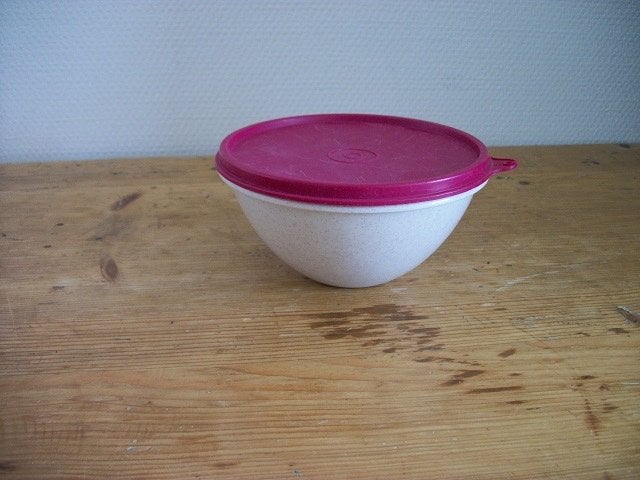 Tupperware Schaaltje ( stippeltjes/rood ), Ophalen of Verzenden, Gebruikt, Rood, Schaal