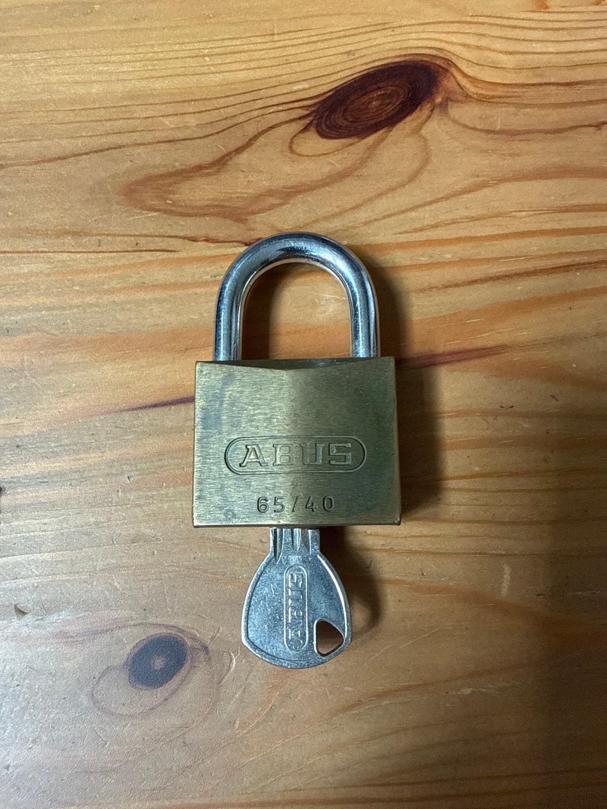 ABUS Hangslot 65/40 met Sleutel, Doe-het-zelf en Verbouw, Ophalen, Gebruikt, Koper of Messing, Slot
