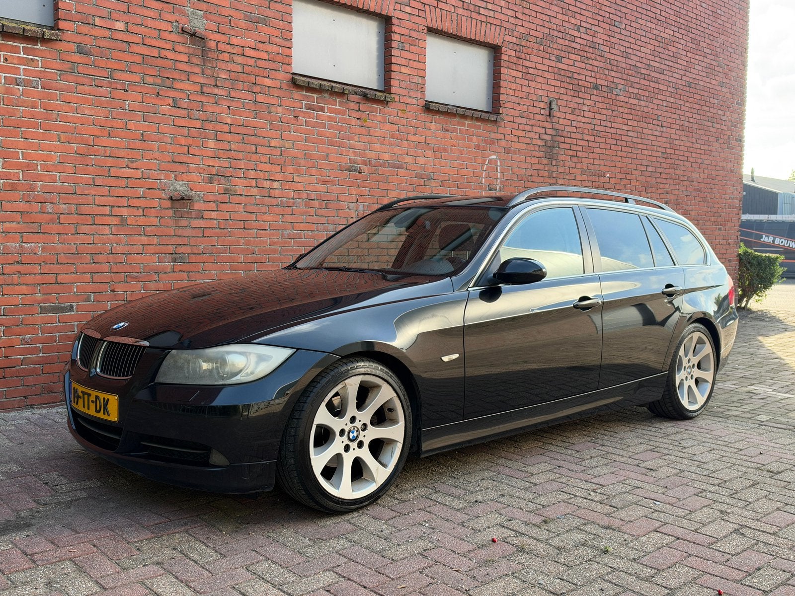BMW 3-Serie 325i 6-cilinder Touring 2007 handbak, Auto's, 1465 kg, Zwart, Origineel Nederlands, Handgeschakeld