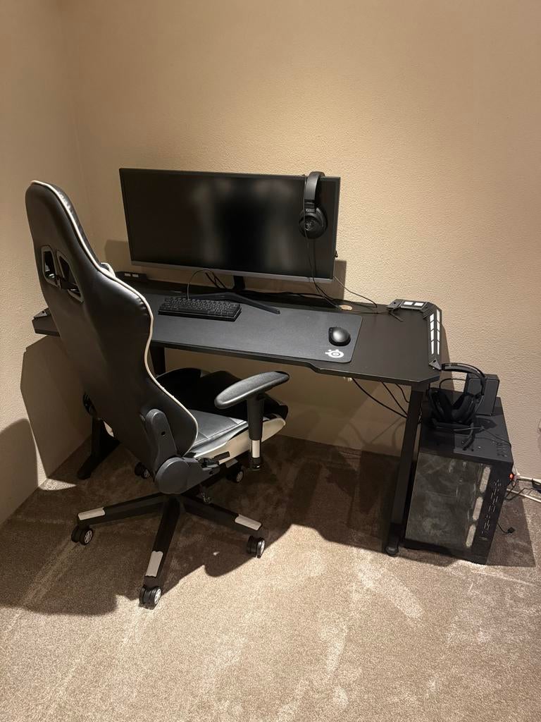 Krachtige Gaming PC met RGB Verlichting, Computers en Software, Desktop Pc's, Zo goed als nieuw, Onbekend, SSD, 16 GB, Met videokaart