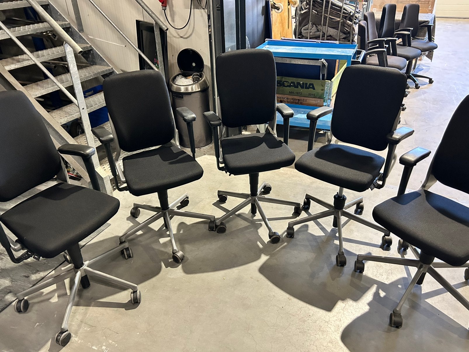 Ahrend 230 bureaustoel met nw stof en zachte wiel. Perfect!, Ophalen of Verzenden, Ergonomisch, Gebruikt, Zwart