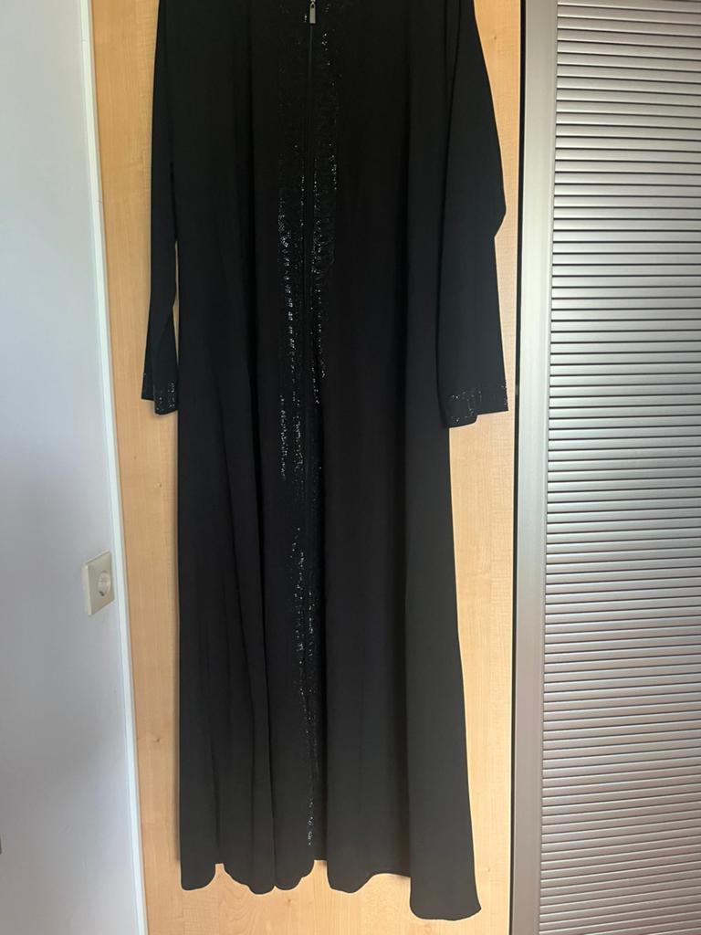 Zwarte Abaya, Ophalen of Verzenden, Zo goed als nieuw, Zwart, Onder de knie
