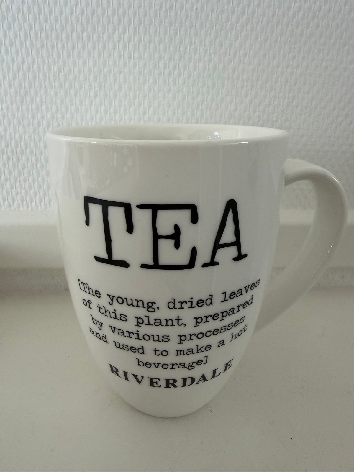Riverdale Theemok - Wit met Zwarte Tekst, Ophalen of Verzenden, Steen/keramiek, Wit, Overige merken