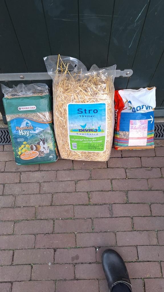 Te koop voer en stro en hooi voor konijnen, Dieren en Toebehoren, Dierenvoeding, Ophalen, Vee
