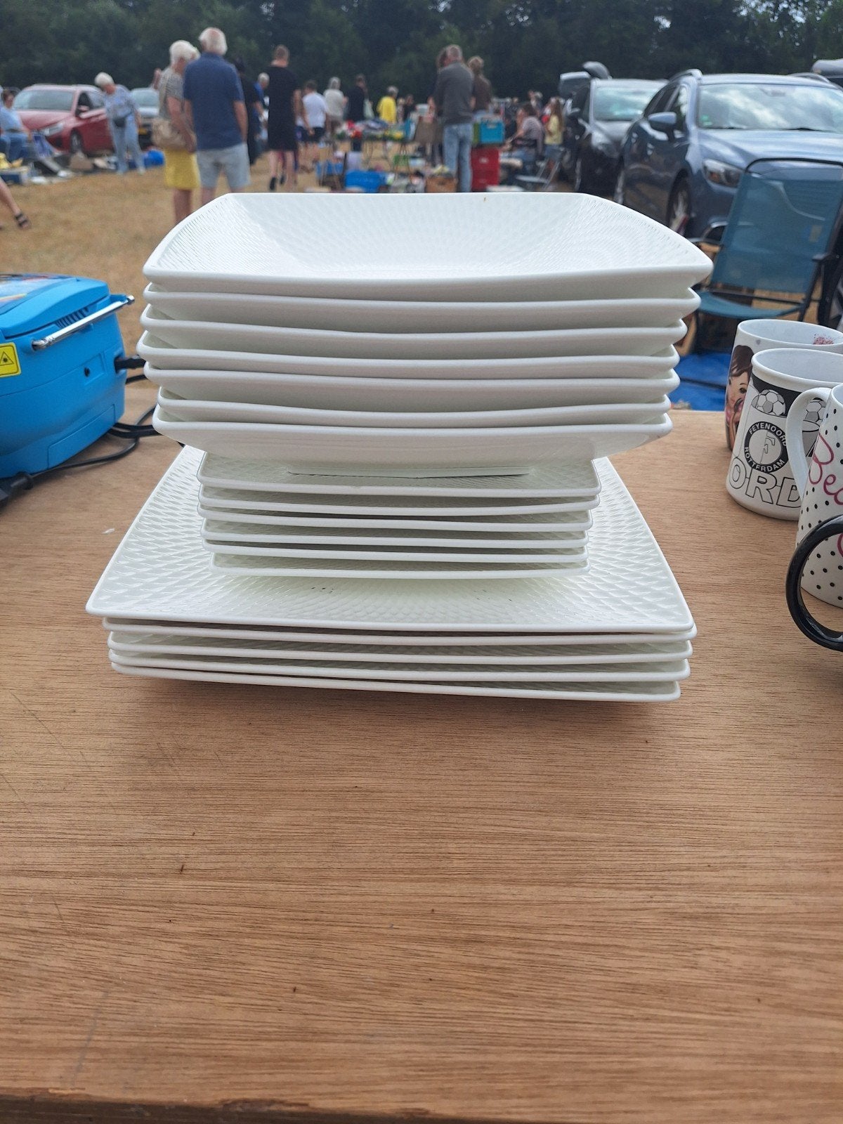Caro Squito Borden Set: Modern Servies voor Elke Gelegenheid, Ophalen, Zo goed als nieuw, Keramiek, Bord(en)