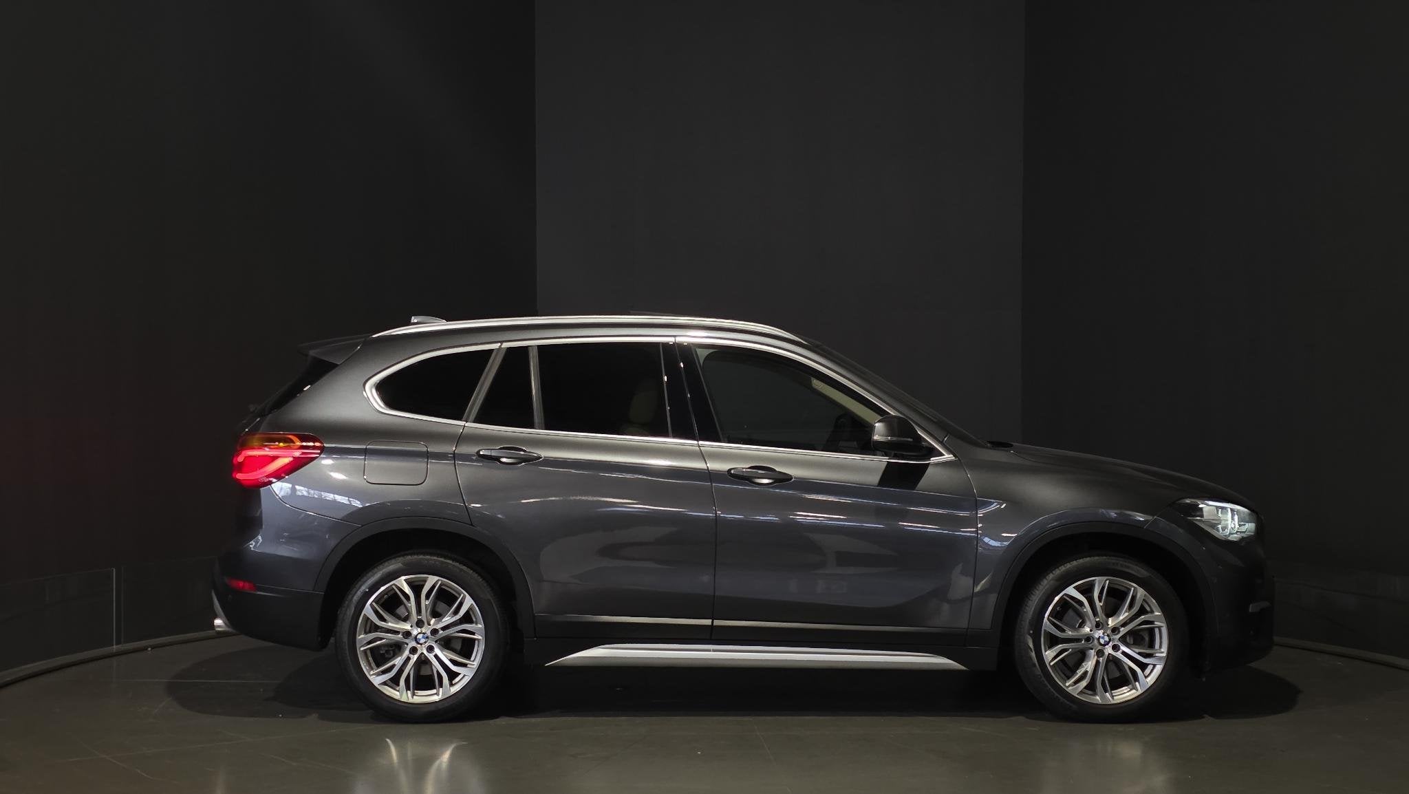 Foto 9 van BMW X1 xDrive20i Executive | Panorama | Hud | Sfeer | Camera