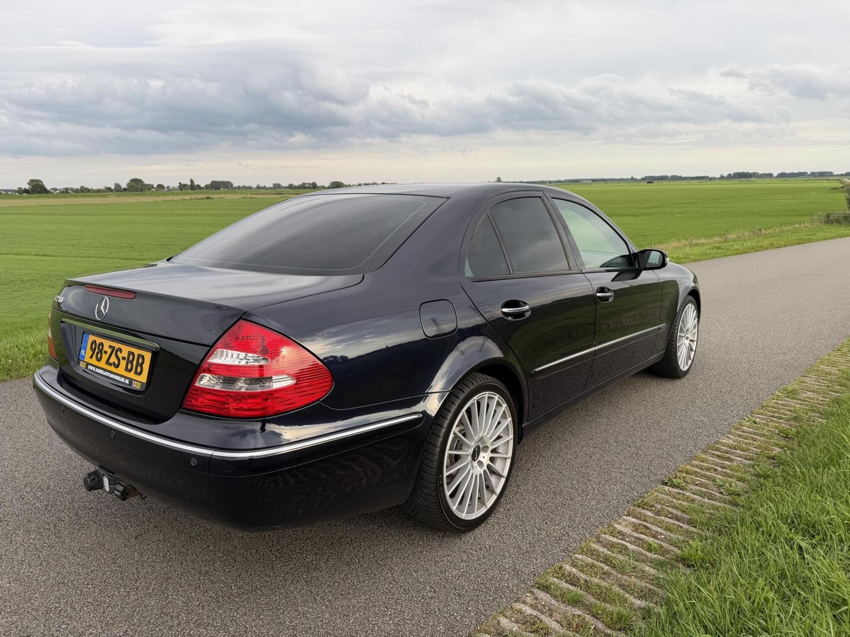 Mercedes E-klasse 240 184858 km 6cilinder handbak oersterk b, Achterwielaandrijving, Gebruikt, 2597 cc, Met garantie (alle)
