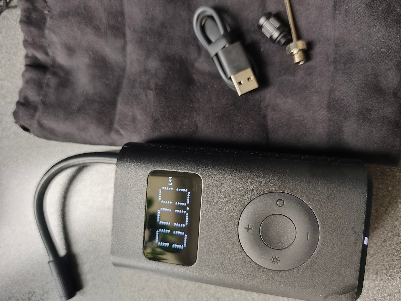 Xiaomi draagbare elektrische luchtpomp met drukmeter, Ophalen of Verzenden, Zo goed als nieuw