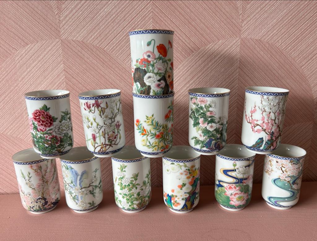 Set van 12 Japanse theekopjes met bloemmotieven, Ophalen of Verzenden