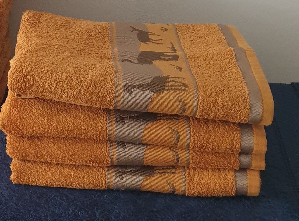 4 merk Tarrington House handdoeken met dierenrand 60 x 110, Verzenden, Zo goed als nieuw, Overige kleuren, Handdoek