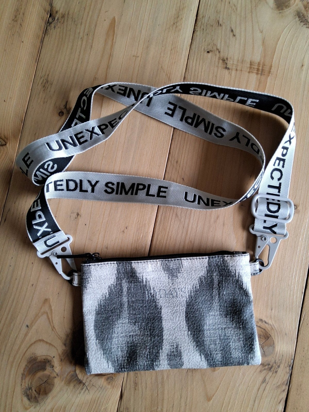 10 days klein schoudertas, met brede schouderband, Verzenden, Zo goed als nieuw, Beige, Schoudertasje