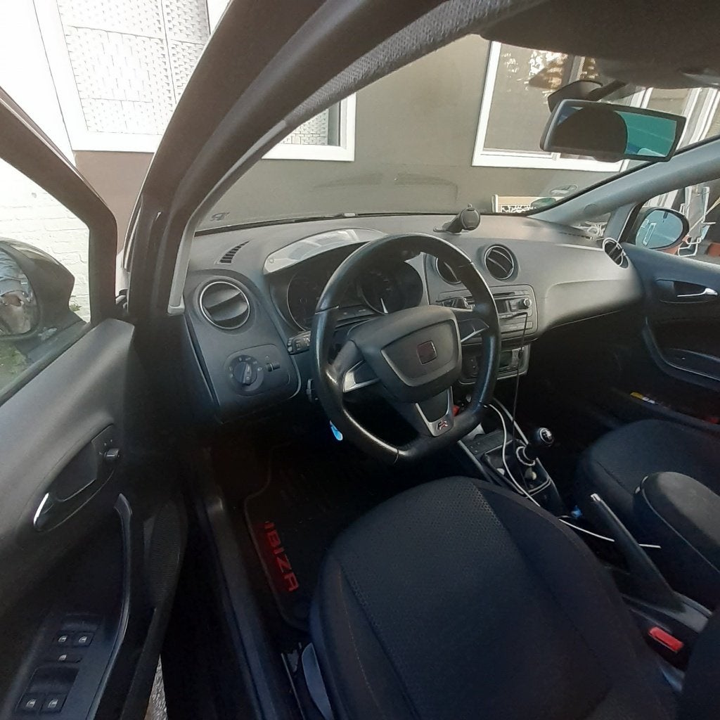 Seat Ibiza 1.2 TSI 77KW ST 2013 Zwart, Achterwielaandrijving, Zwart, Leder en Stof, Handgeschakeld