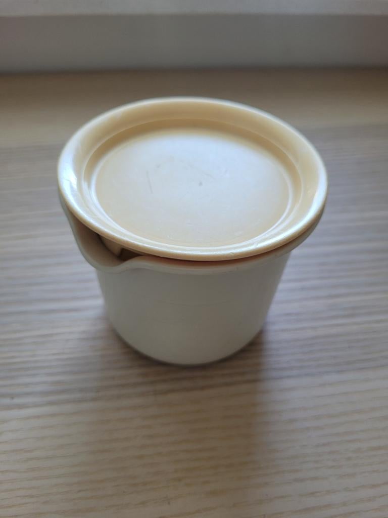 Suikerpot met denksel en schenktuit Tupperware geel beige vi, Huis en Inrichting, Keuken | Tupperware, Verzenden, Zo goed als nieuw