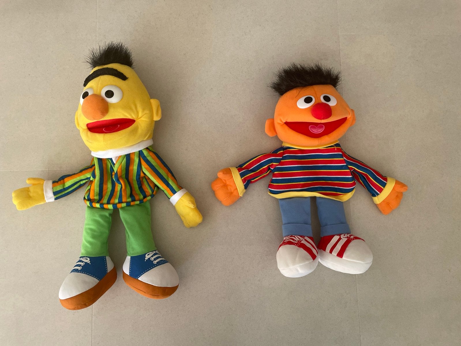 Bert en Ernie handpoppen - Sesamstraat, Overige karakters, Overige typen, Ophalen of Verzenden, Zo goed als nieuw