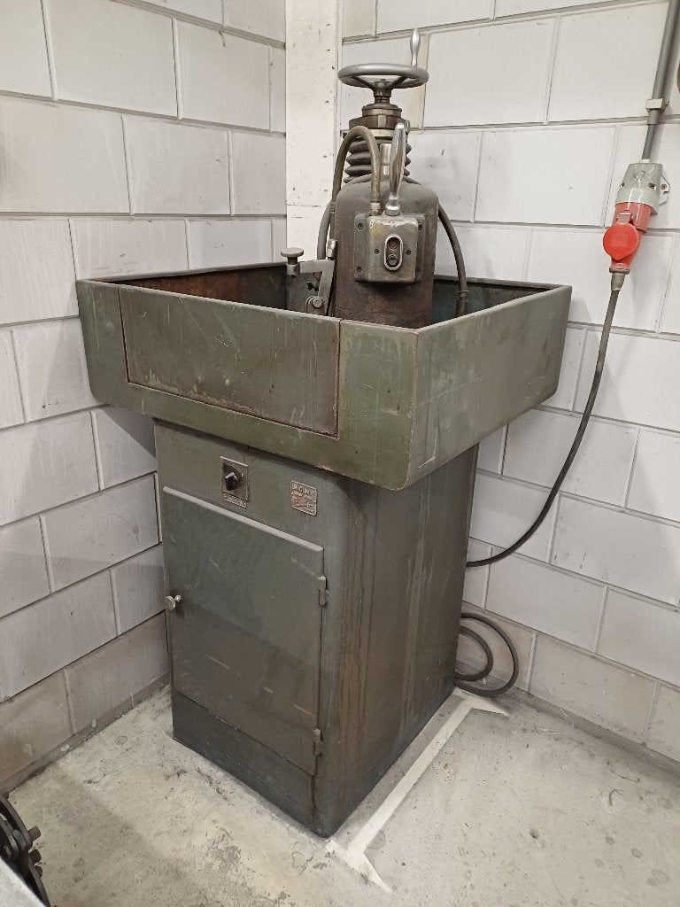 Lomefa Unicum-8 Komslijpmachine met Koelpomp, Ophalen, Gebruikt, 700 tot 1000 watt, Werkbankslijpmachine