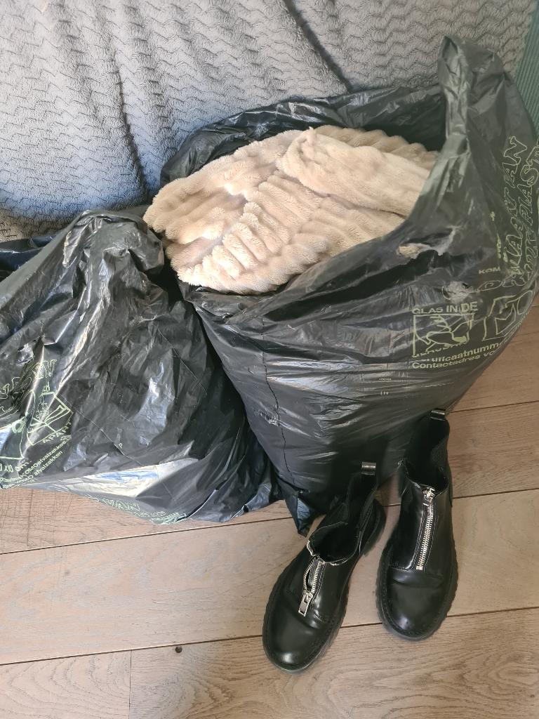 Twee zakken vol diverse kleding! Bijna gratis :), Onbekend, Ophalen, Gedragen