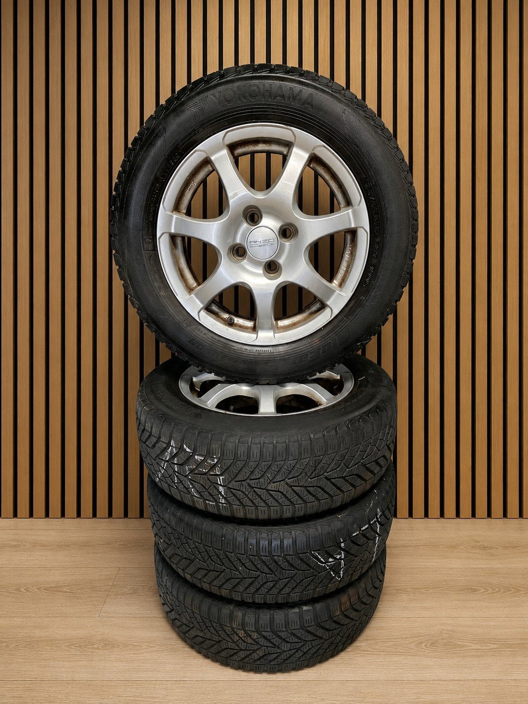 Yaris Winterbanden op Anzio Lichtmetalen velgen, Ophalen, Gebruikt, 15 inch, Banden en Velgen
