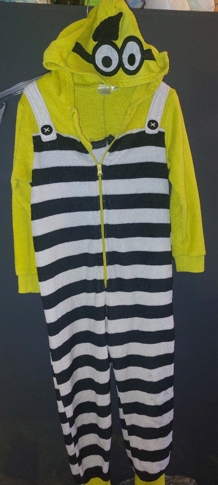 Minions Onesie Maat 122/128 - Geel/Zwart Gestreepte Overall, Kinderen en Baby's, Kinderkleding | Maat 122, Ophalen of Verzenden