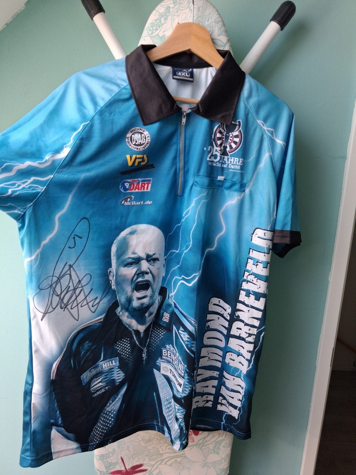 Dartshirt Raymond van Barneveld en Phil Taylor. Gesigneerd., Sport en Fitness, Darts, Ophalen of Verzenden, Nieuw