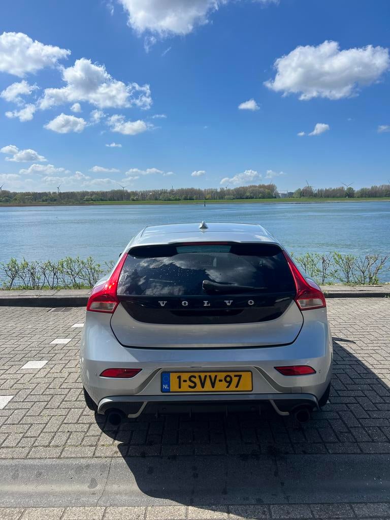 Volvo V40 1.6 D2 R-design 2013 Grijs, Voorwielaandrijving, 4 cilinders, Origineel Nederlands, 140 €/maand