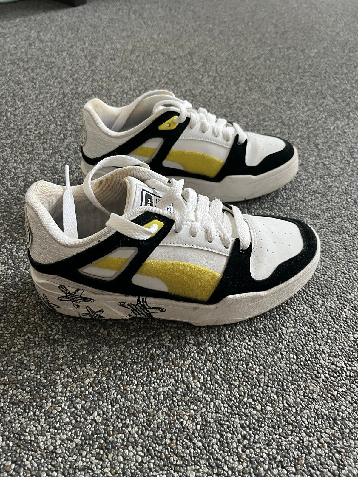 Puma x Spongebob sneakers - Maat 37, Ophalen of Verzenden, Zo goed als nieuw, Wit, Sneakers of Gympen