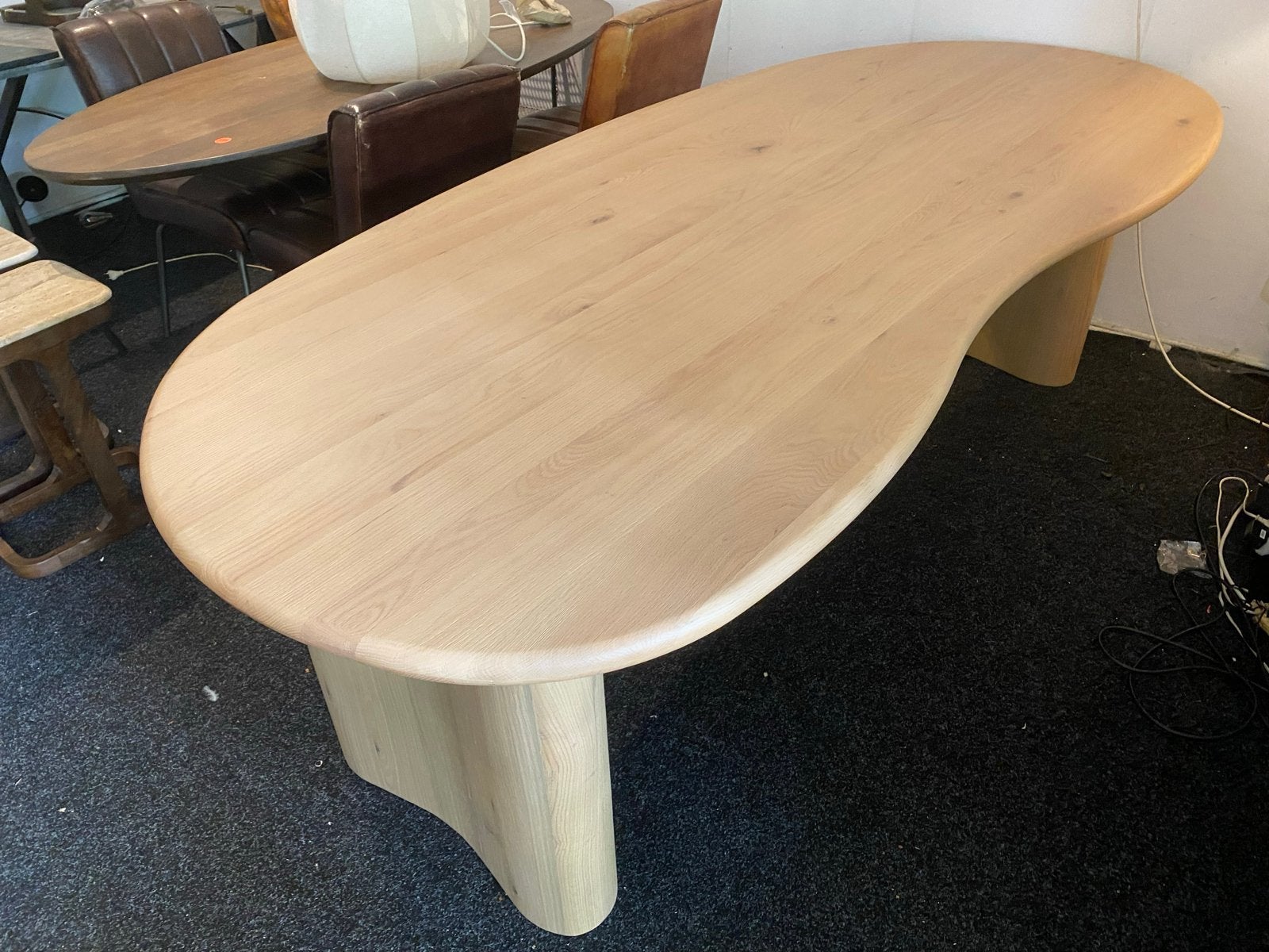 Tafel Josh 250x110 organische vorm massief naturel eiken