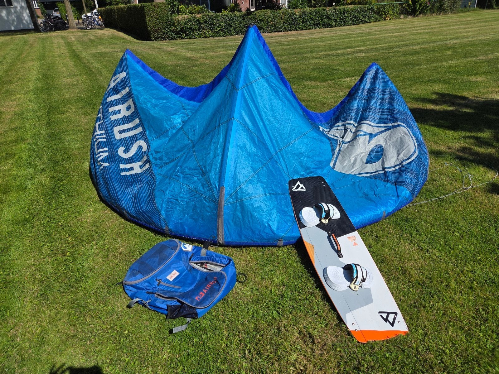 Complete kiteset: Airush Lithium 10m incl board, harnas, Watersport en Boten, Kitesurfen, Ophalen, Gebruikt, Kitesurf-set, Twintip
