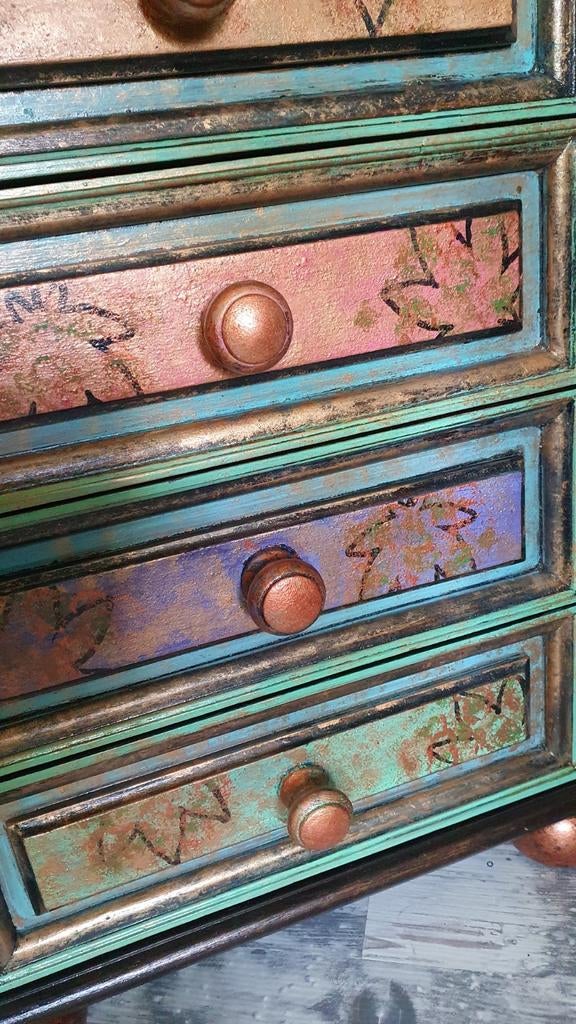 Uniek handgeschilderd ladekastje met vintage look, Huis en Inrichting, 3 of 4 laden, Ophalen, Gebruikt, Overige houtsoorten