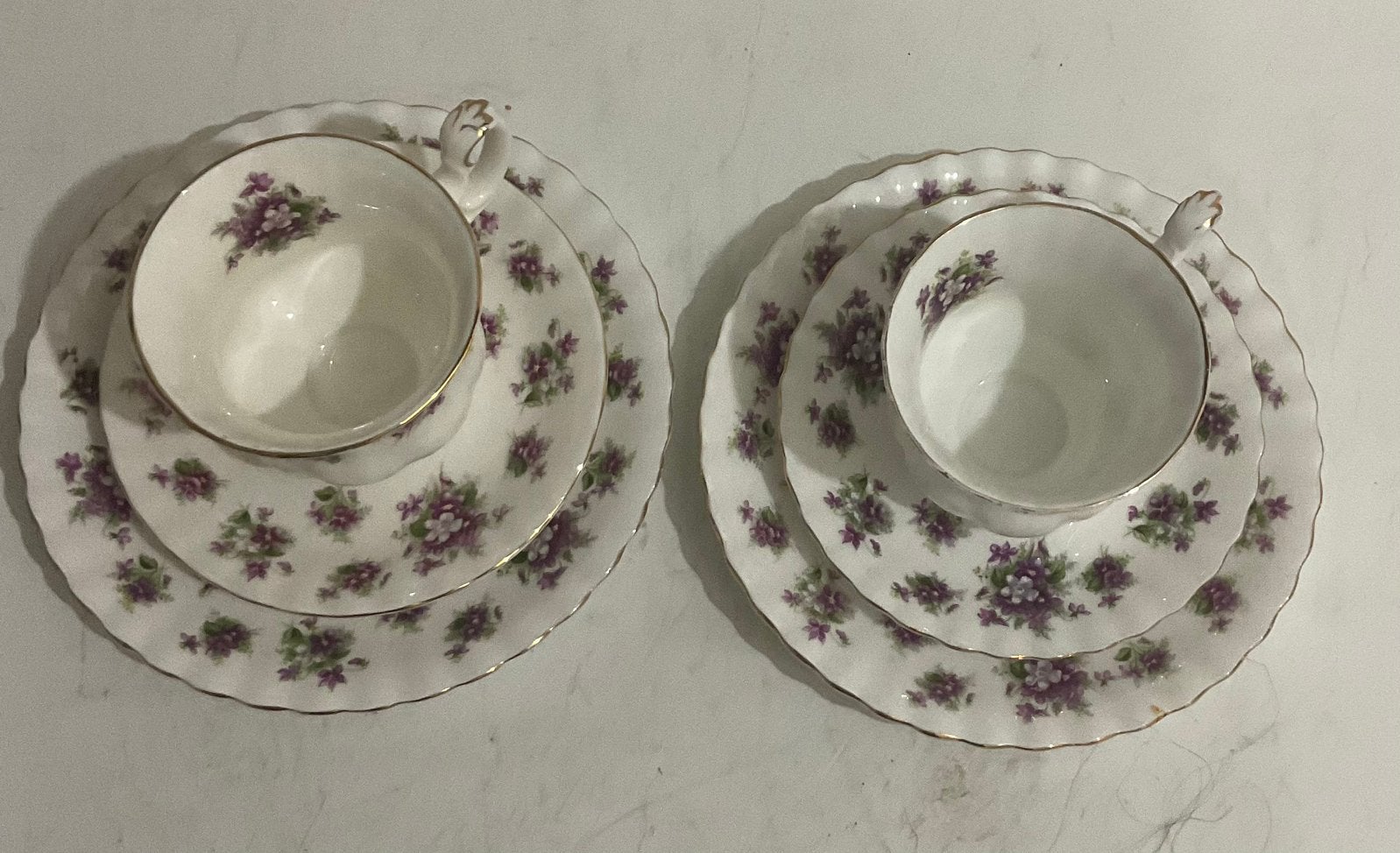 Twee Royal Albert kop en schotel met taartbordje, Ophalen of Verzenden, Zo goed als nieuw, Overige materialen
