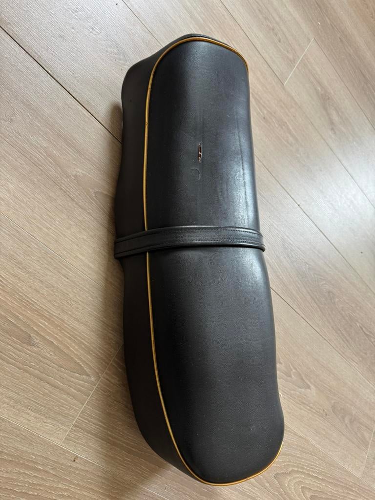 Zadel honda cd50, Fietsen en Brommers, Brommeronderdelen | Oldtimers, Ophalen of Verzenden, Zo goed als nieuw, Zadel, Overige merken