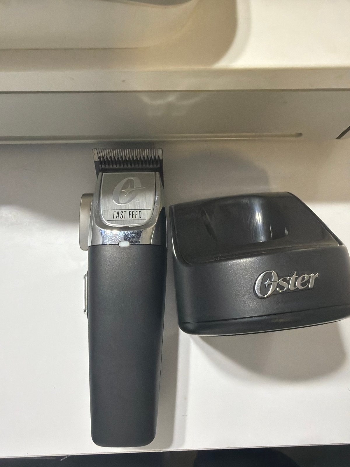 Oster Fast Feed tondeuse met oplaadstation, Ophalen of Verzenden, Gebruikt, Haarverzorging