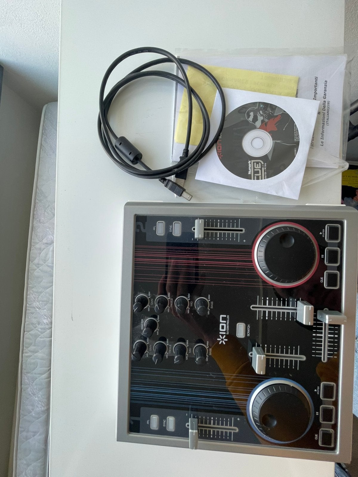 ION DJ controller incl toebehoren, Ophalen of Verzenden, Zo goed als nieuw, Overige merken