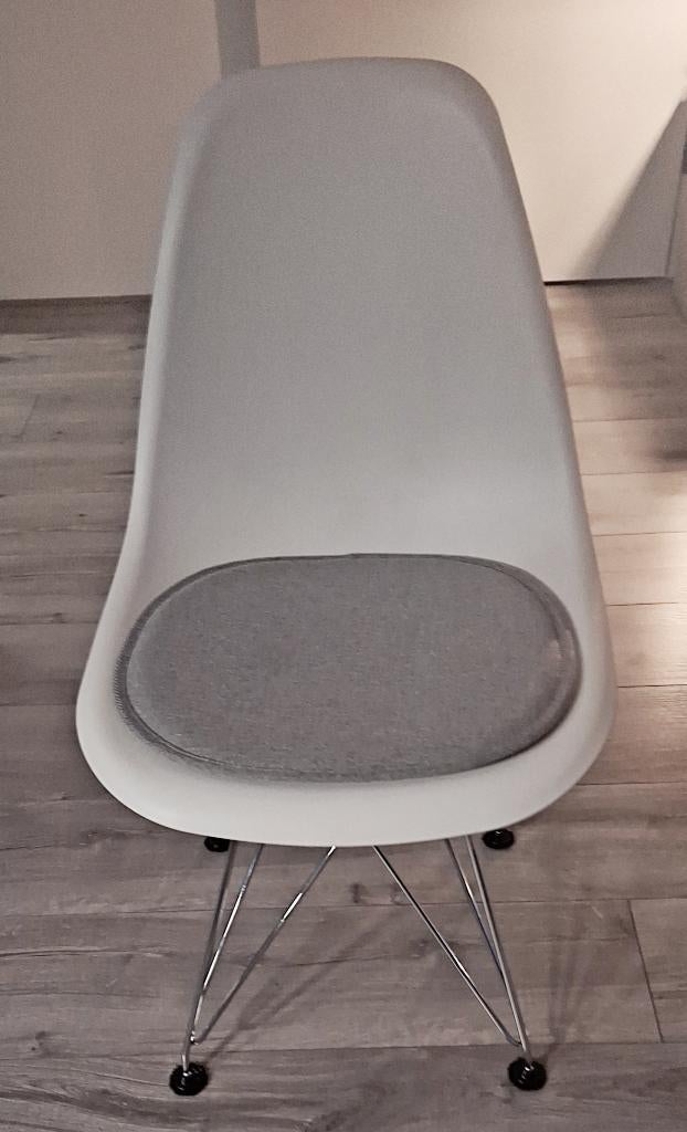 4 witte eames dsr lookalikes eetkamer stoeltjes, Ophalen, Stof, Wit, Zo goed als nieuw