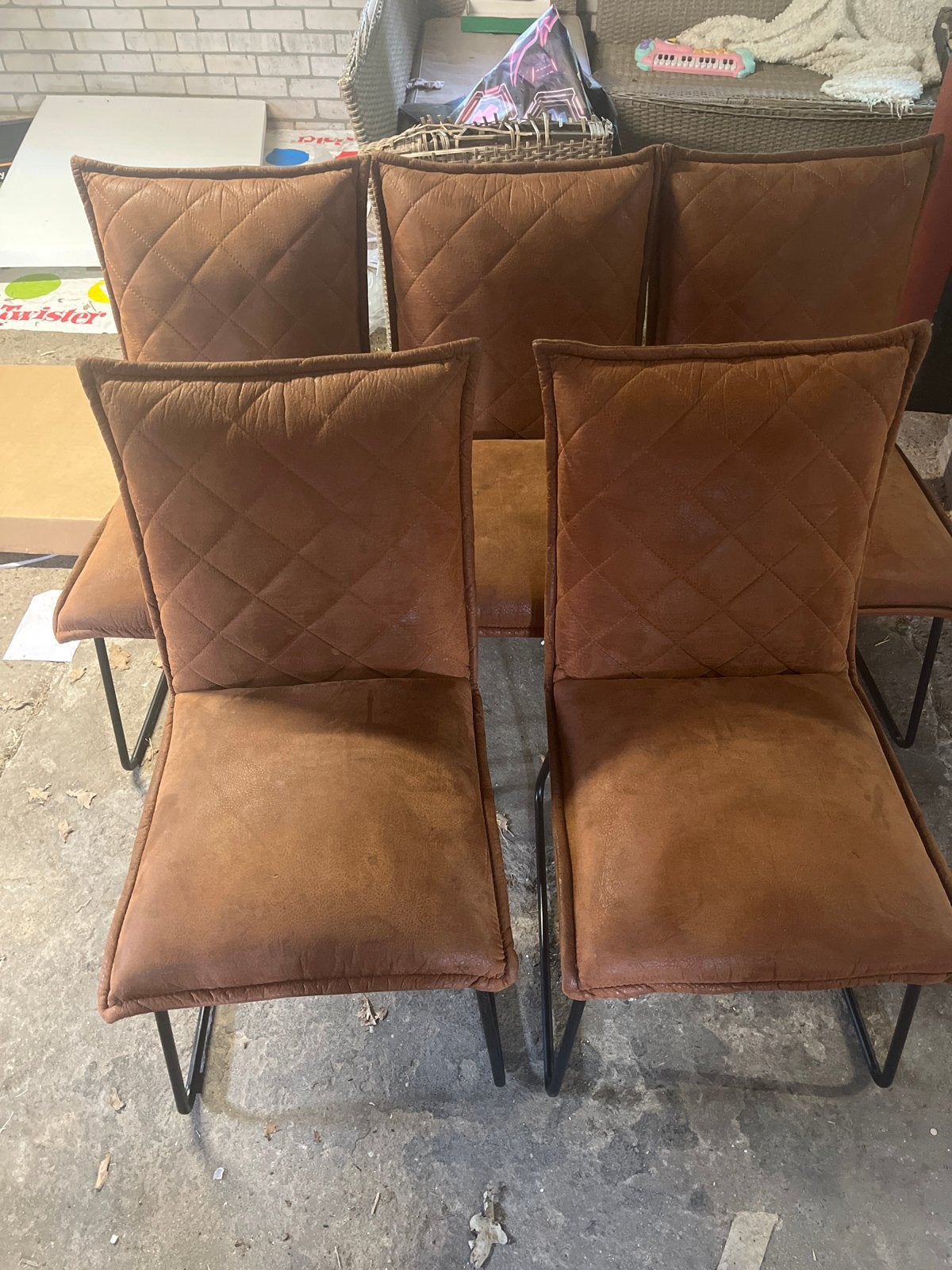 Set van 5 bruine eetkamerstoelen met lichte gebruikssporen, Gebruikt, Bruin, Ophalen of Verzenden, Stof