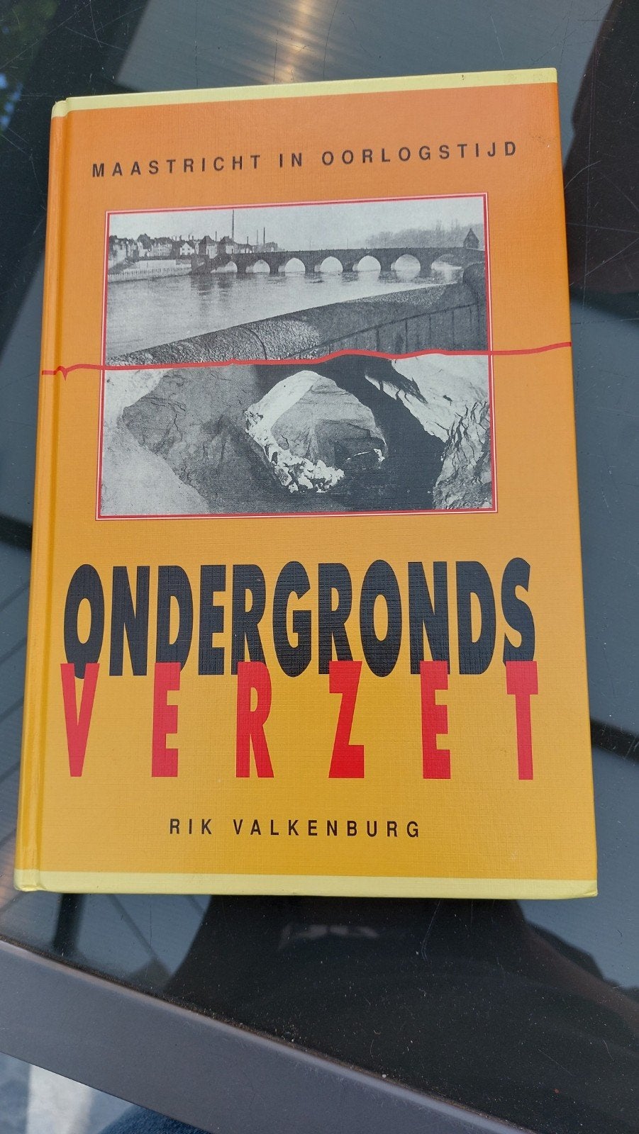 Maastricht, Oorlogstijd: Ondergronds Verzet - Rik Valkenbu, Boeken, Ophalen of Verzenden, 20e eeuw of later, Zo goed als nieuw