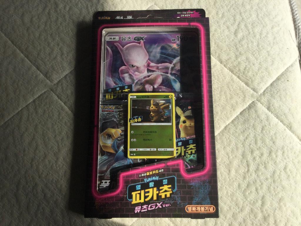 Pokemon Korean Detective Pikachu Special Set Mewtwo GX Box, Hobby en Vrije tijd, Verzamelkaartspellen | Pokémon, Verzenden, Zo goed als nieuw